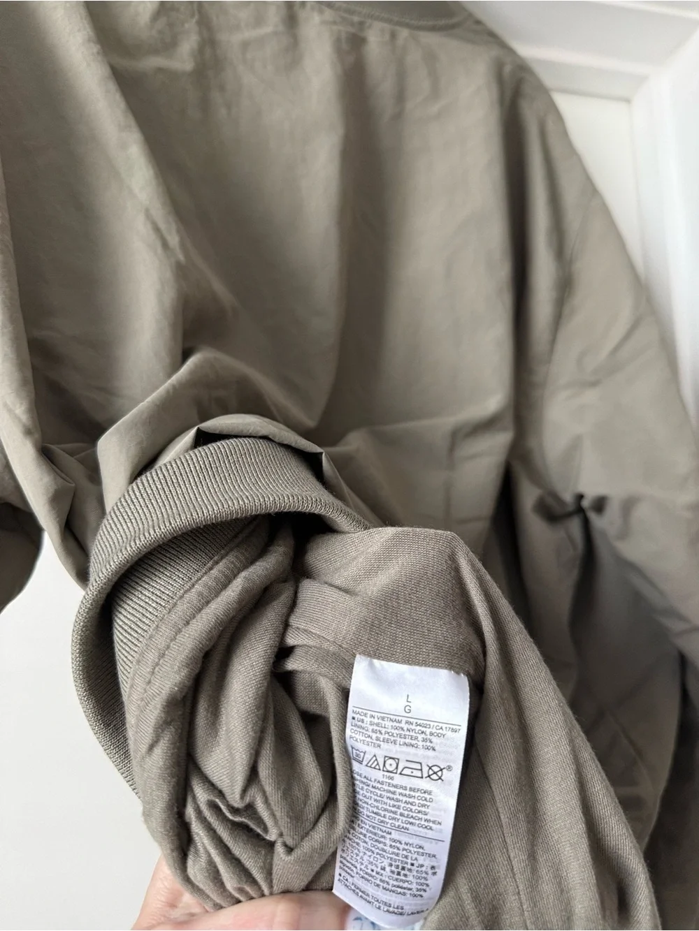 Men’s Light Olive Soft Bomber Jacket with Front Zip windbreaker style NEW W TAGS